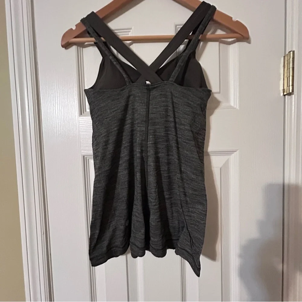 Lululemon Athletica Black Tank with Camo Bra Size 4